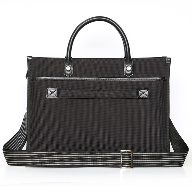 Túi xách laptop Sakos Legend 03, ở mặt sau của túi có phần quai gài để gài túi vào cần kéo vali