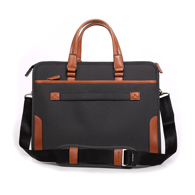 Túi xách laptop Sakos Legend 04, ở mặt sau của túi có phần quai gài để gài túi vào cần kéo vali