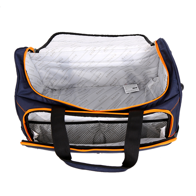 Túi du lịch Sakos Stilo có ngăn chính rộng rãi, tương đương một chiếc vali kéo size 20 inch