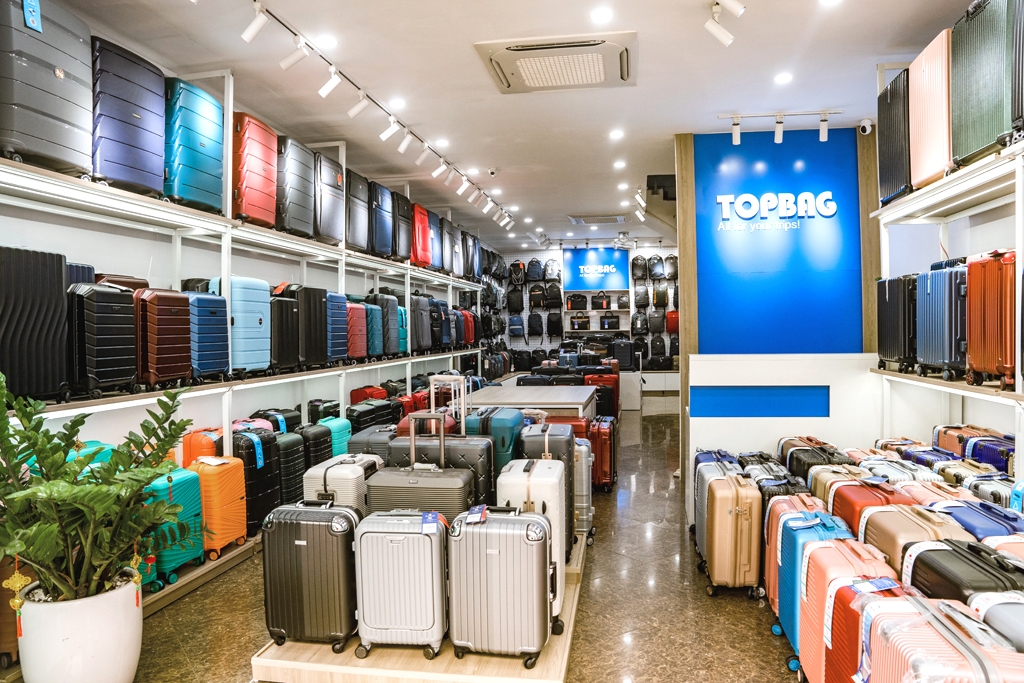 Hệ thống cửa hàng TOPBAG.vn đã cung cấp hàng triệu sản phẩm vali, balo, túi xách tới khách hàng