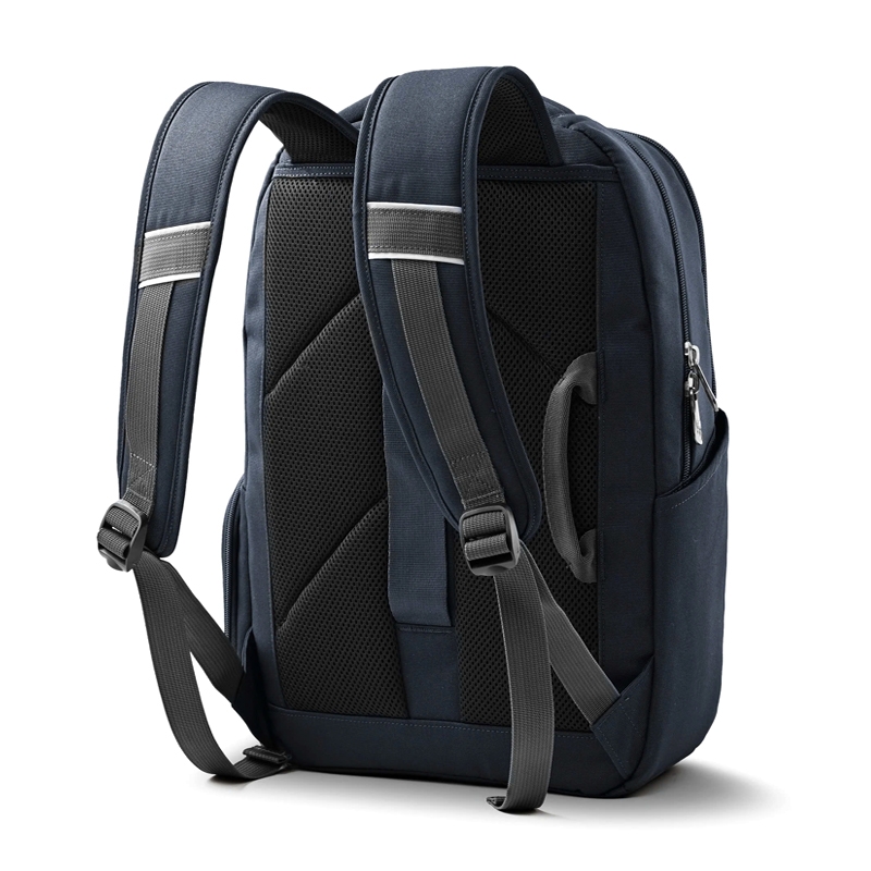 Quai đeo của Balo Mikkor The Levi Backpack 15.6 inch rất bền chắc, có lớp đệm PE êm ái