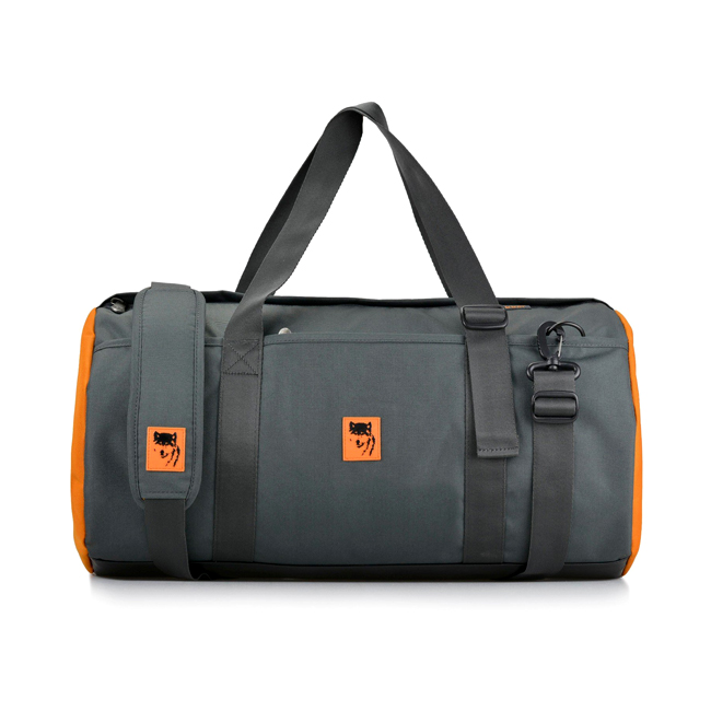 Túi Mikkor The Sporty Gear (M) - Charcoal/Orange chất liệu vải cao cấp, rất nhẹ và bền bỉ