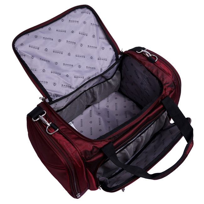 Túi du lịch Sakos Traveller (M) - Red có ngăn chính rất rộng rãi, thể tích lên tới 45 lít, để được nhiều đồ đạc cho chuyến đi du lịch, đi công tác ngắn khoảng 3-5 ngày