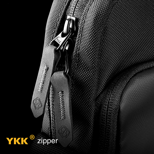 Khóa kéo YKK cao cấp trên túi đeo chéo Tomtoc H02-A03D, kéo êm mượt, chống tạt nước