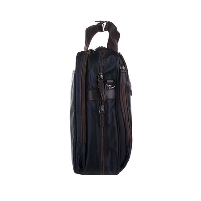 Túi xách Tresette TR-5C14 có khả năng chứa đồ tốt, ngăn chính rộng rãi và nhiều ngăn phụ