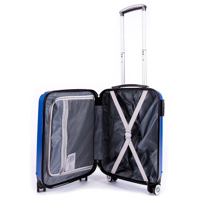 Bên trong vali được chia làm 2 ngăn, có dây đai chữ X giúp hành lý không bị xáo trộn