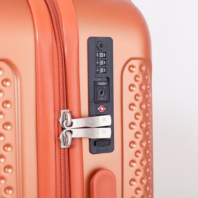 Khóa kéo của Vali Epoch 8686 là loại khóa Double Zipper (khóa kéo dây kép) cao cấp và khóa số TSA chuẩn an ninh hàng không quốc tế
