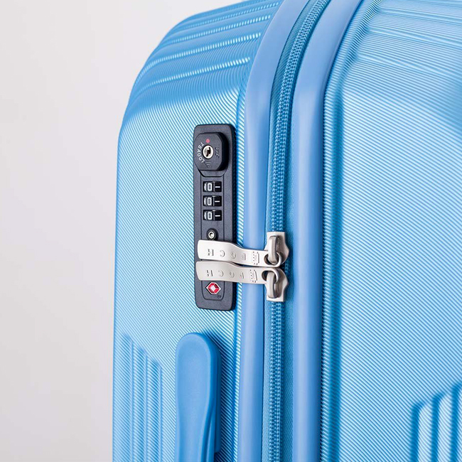 Vali Epoch 8850 20 inch (S) - Blue được trang bị khóa số TSA chuẩn an ninh hàng không quốc tế, tích hợp sẵn cổng USB sạc dự phòng trên khóa