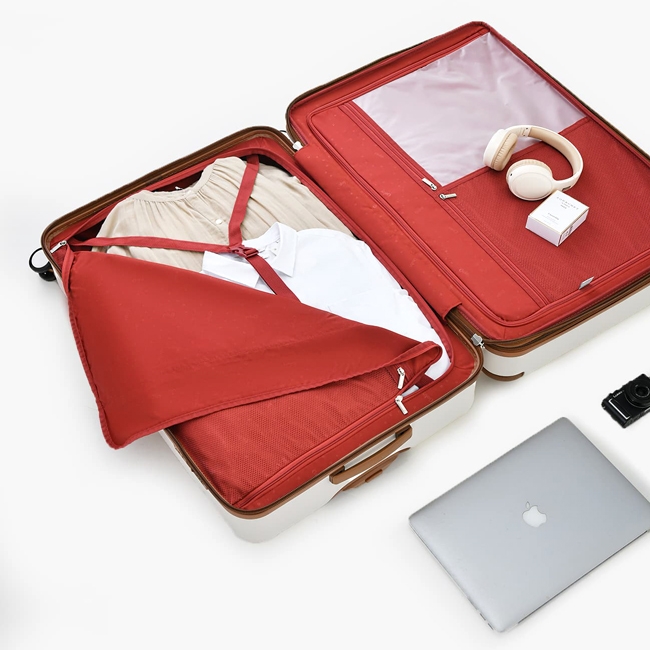 Ngăn trong của Vali Goby London GB-2415 được chia thành 2 ngăn lớn, rất tiện dụng