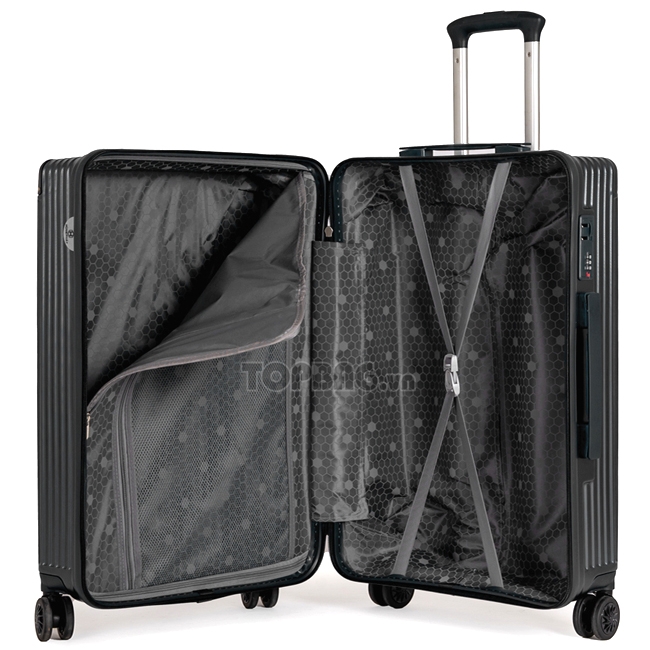 Bên trong vali cực kỳ rộng rãi, size 28 inch để được 30-40kg hành lý