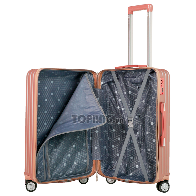 Ngăn chứa đồ rộng rãi của vali Hùng Phát 950 24 inch, để được khoảng 20-25kg hành lý