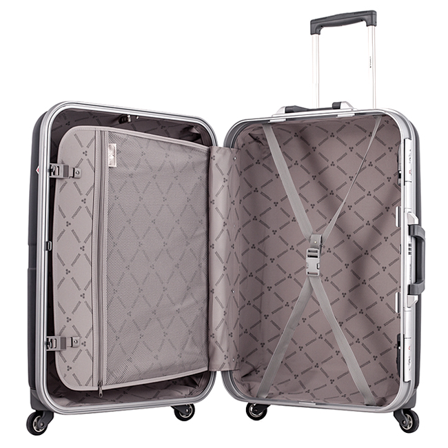 Bên trong vali có vách ngăn chia đồ tiện lợi và dây đai chữ X giữ cho đồ đạc không bị xáo trộn khi di chuyển