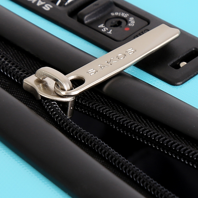 Vali Sakos Lasting Z26 có khóa kéo dây kép (Double Zipper) chống rạch trộm
