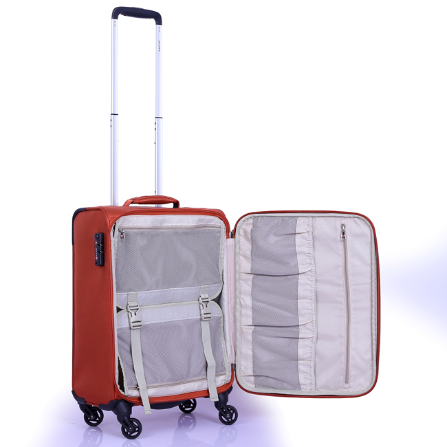 Vách giữ hành lý thông minh, giúp hành lý không bị xáo trộn khi di chuyển